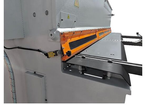 Гидравлическая гильотина Ermaksan CNC HGS 3100х6