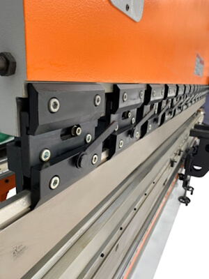 Трех осевой гидравлический пресс Ermaksan Power Bend Pro 2600-100 (С ручным бомбированием)