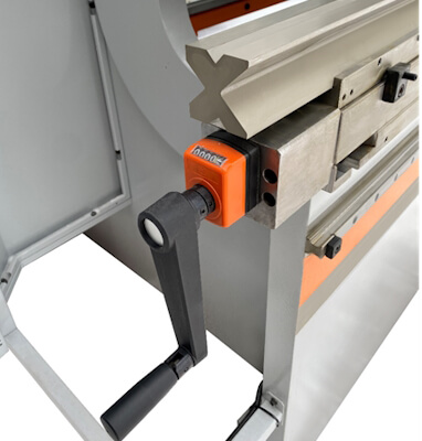 Трех осевой гидравлический пресс Ermaksan Power Bend Pro 3100-100 (С ручным бомбированием) Трех осевой гидравлический пресс Ermaksan Power Bend Pro 3100-100 (С ручным бомбированием)