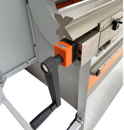 Трех осевой гидравлический пресс Ermaksan Power Bend Pro 3100-135 (С ручным бомбированием)