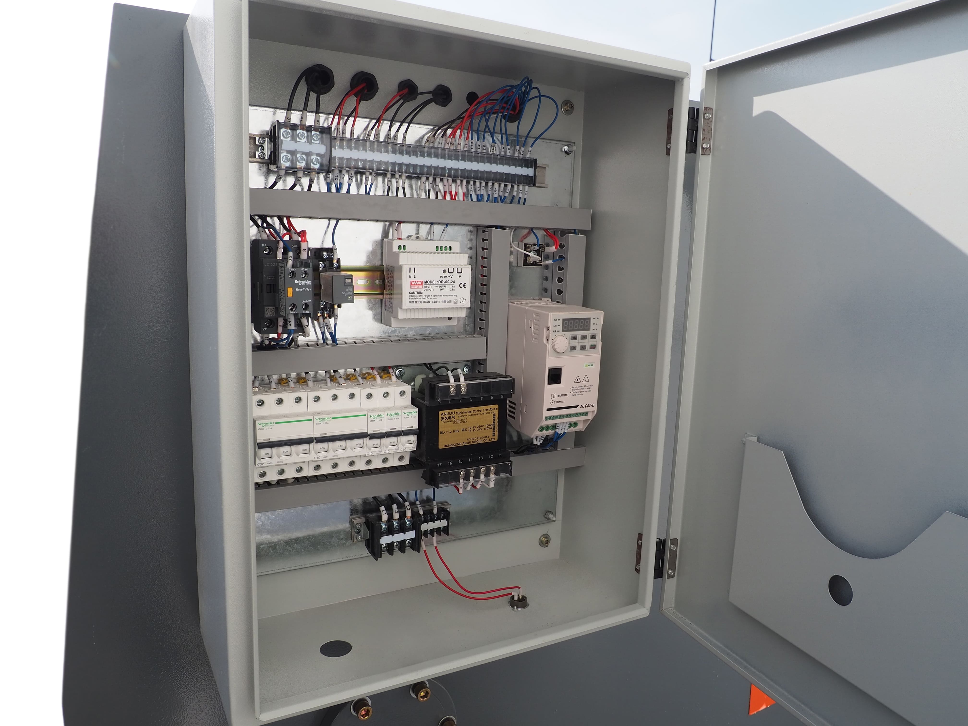 Поворотный механизм держателя инструмента