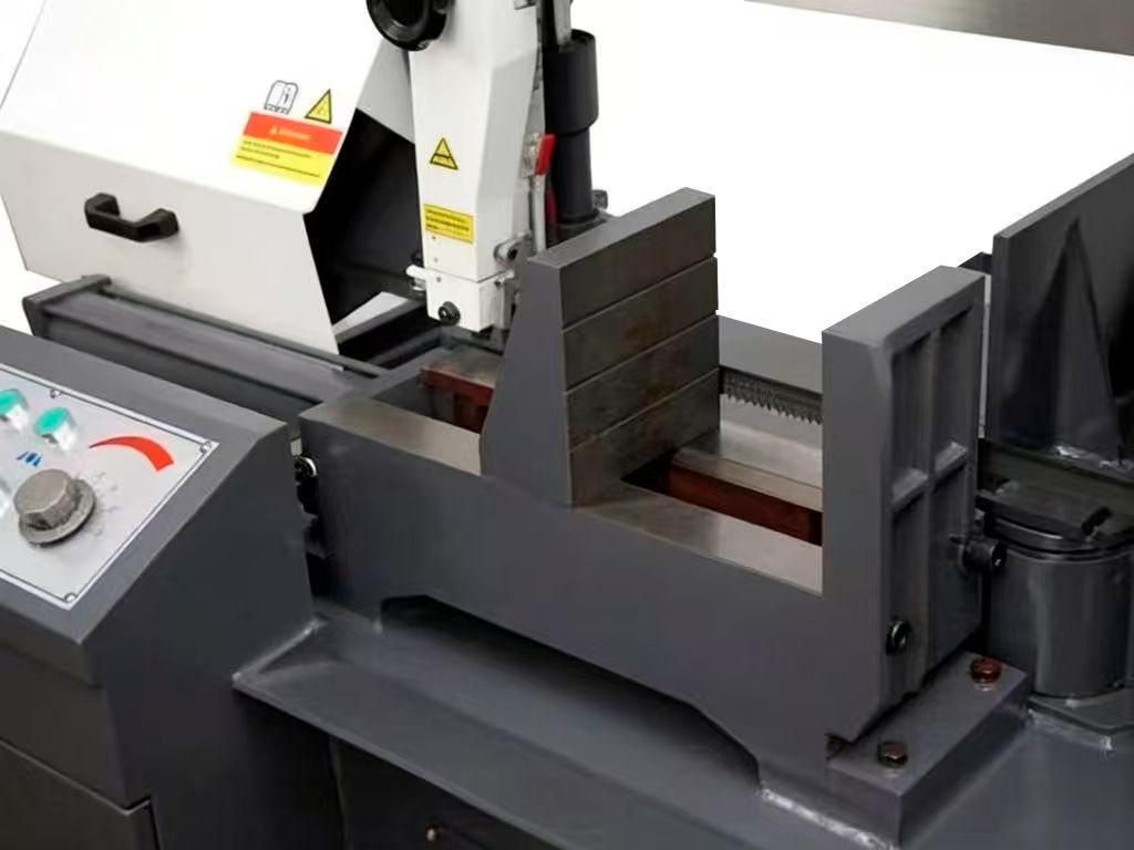 Двухколонный полуавтоматический ленточнопильный станок
        Metal Master mgh-400