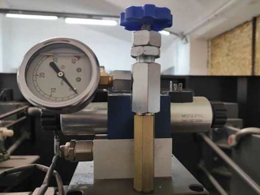 Листогибочный пресс Metal Master HPJ 1640M c ЧПУ E22 Листогибочный пресс Metal Master HPJ 1640M
            c ЧПУ E22