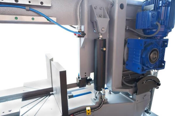 Полуавтоматический ленточнопильный станок CUTERAL PSM 440x700 DM LITE Полуавтоматический ленточнопильный станок CUTERAL PSM 440x700 DM LITE