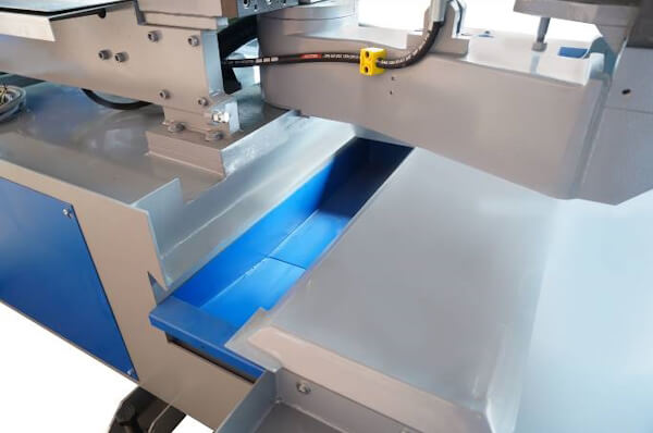 Полуавтоматический ленточнопильный станок CUTERAL PSM 440x700 DM LITE Полуавтоматический ленточнопильный станок CUTERAL PSM 440x700 DM LITE