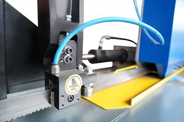 Полуавтоматический ленточнопильный станок CUTERAL PSM 440x700 DM LITE Полуавтоматический ленточнопильный станок CUTERAL PSM 440x700 DM LITE