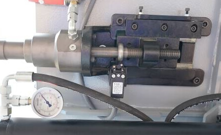 Полуавтоматический ленточнопильный станок CUTERAL PSM 440x700 DM LITE Полуавтоматический ленточнопильный станок CUTERAL PSM 440x700 DM LITE