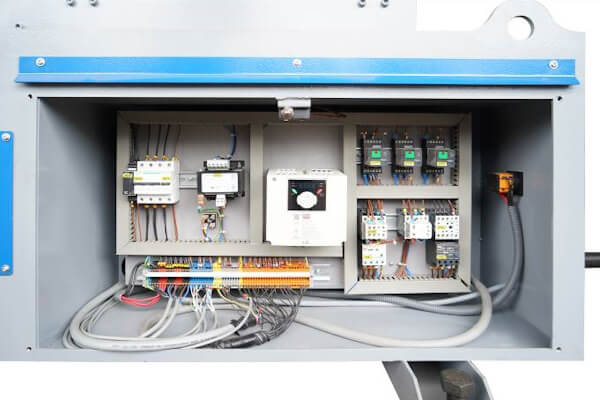 Полуавтоматический ленточнопильный станок CUTERAL PSM 440x700 DM LITE Полуавтоматический ленточнопильный станок CUTERAL PSM 440x700 DM LITE