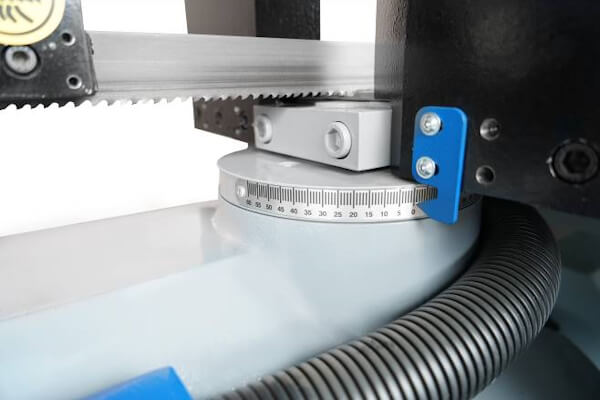 Полуавтоматический ленточнопильный станок CUTERAL PSM 440x700 DM LITE Полуавтоматический ленточнопильный станок CUTERAL PSM 440x700 DM LITE