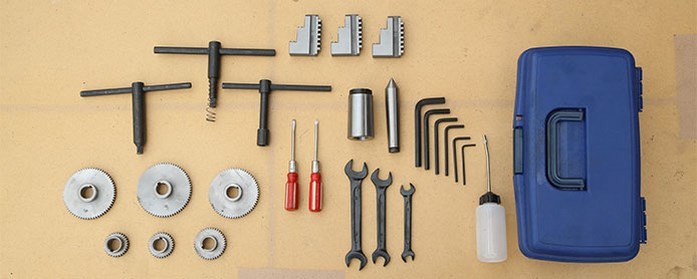 В ЗИП токарного станка MLM 36100 входят ключи, масленка, обратные каленые кулачки, неподвижный центр МТ 3, переходник с МТ-5 на МТ-3 и сменные шестерни для гитары В ЗИП токарного станка MLM 36100 входят ключи, масленка, обратные каленые кулачки, неподвижный центр МТ 3, переходник с МТ-5 на МТ-3 и сменные шестерни для гитары