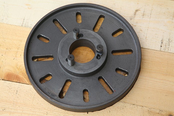 Планшайба для токарного станка MLM 36100 входит в базовый комплект поставки Планшайба для токарного станка MLM 36100 входит в базовый комплект поставки