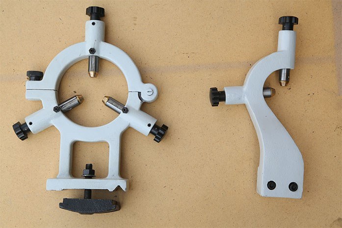 Токарный станок MLM 36100 комплектуется «в базе» подвижным и неподвижным люнетами Токарный станок MLM 36100 комплектуется «в базе» подвижным и неподвижным люнетами