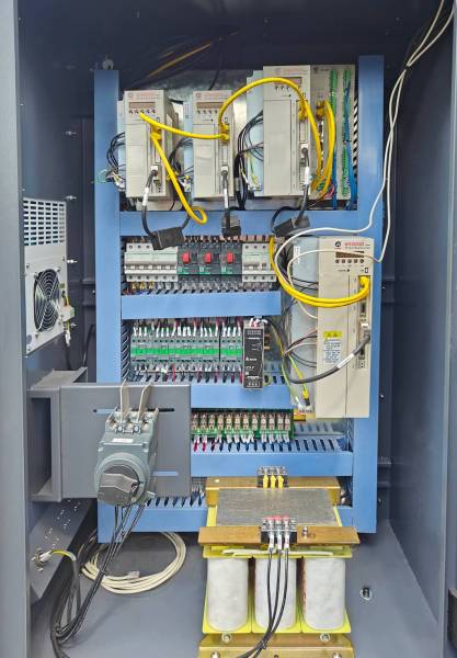 С ЧПУ,   Фрезерный станок с ЧПУ MILLMASTER VMM-1050 G3