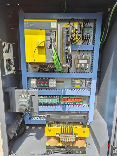 С ЧПУ,  Фрезерный станок с ЧПУ MILLMASTER VMM-1050 F4