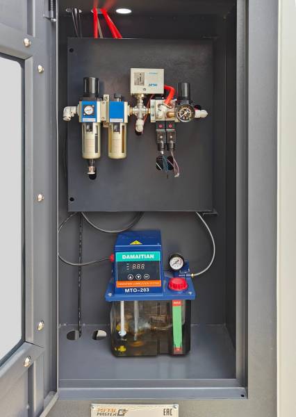 С ЧПУ,  Фрезерный станок с ЧПУ MILLMASTER VMM-1050 F4