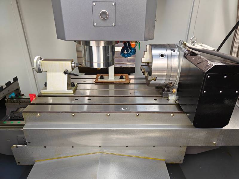 С ЧПУ,  Фрезерный станок с ЧПУ MILLMASTER VMM-1050 F4
