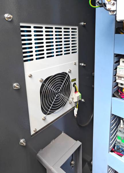 С ЧПУ,  Фрезерный станок с ЧПУ MILLMASTER VMM-845 G3