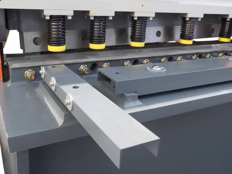 Гидравлические, Metal Master Гидравлическая гильотина  Metal Master HCJ 2580 SE