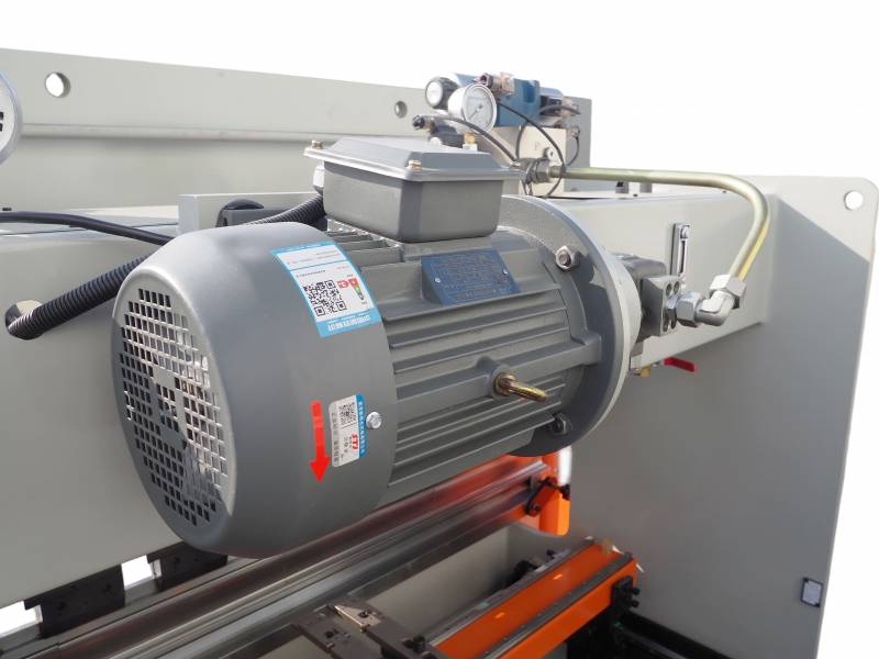 Листогибочные прессы,  Пресс гибочный гидравлический METAL MASTER HPJ 1640 D Sensor