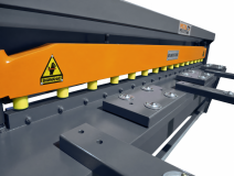  Гильотина электромеханическая  METAL MASTER ETG 2530SE