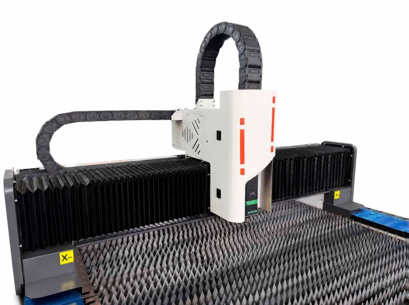 Лазерная резка,  Оптоволоконный лазер Metal Master MLF-3015RS 3000W