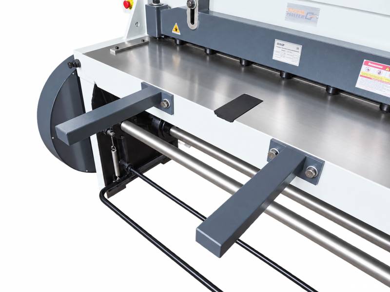 Электромеханические,  Электромеханическая гильотина MetalMaster ETG 1330