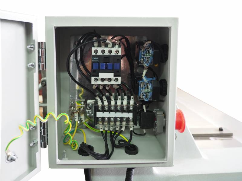 Электромеханические,  Электромеханическая гильотина MetalMaster ETG 1330
