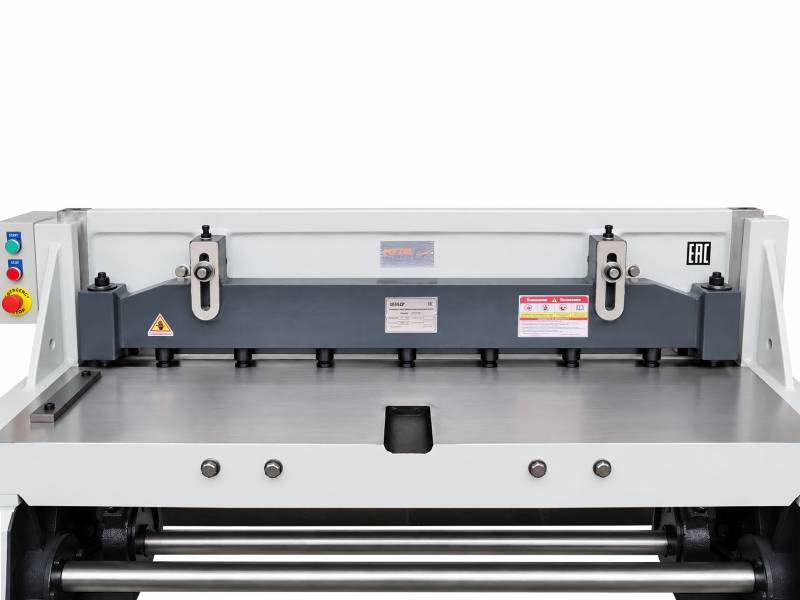 Электромеханические,  Электромеханическая гильотина MetalMaster ETG 1330