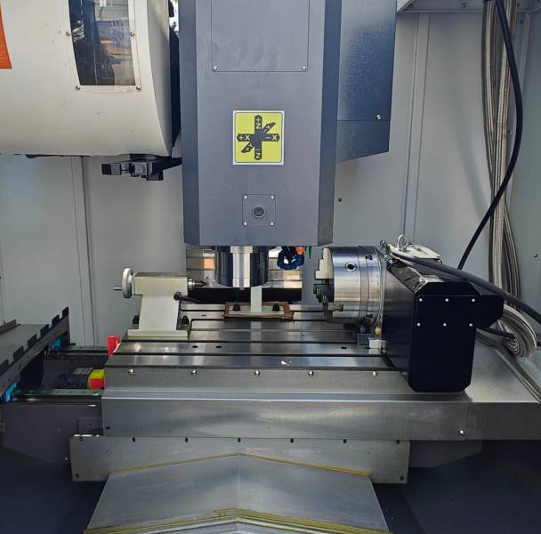 С ЧПУ,  Фрезерный станок с ЧПУ MILLMASTER VMM-1050 F4