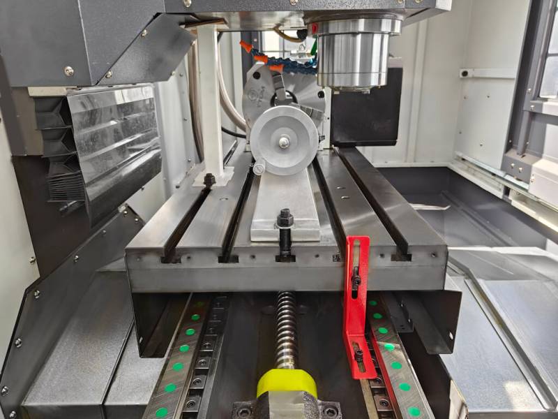 С ЧПУ,  Фрезерный станок с ЧПУ MILLMASTER VMM-1050 F4