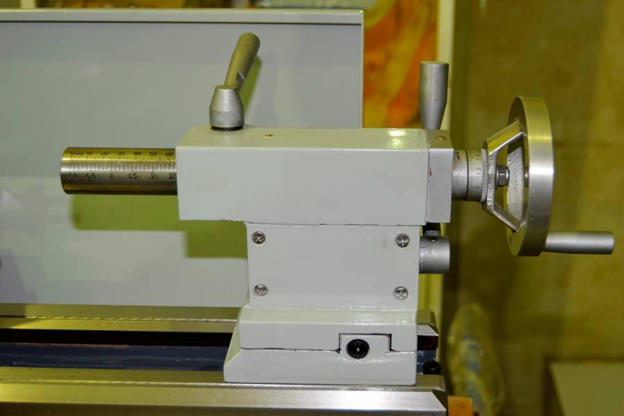 Настольные,  Токарный станок с вариатором MML 250x550 V (2550 V)