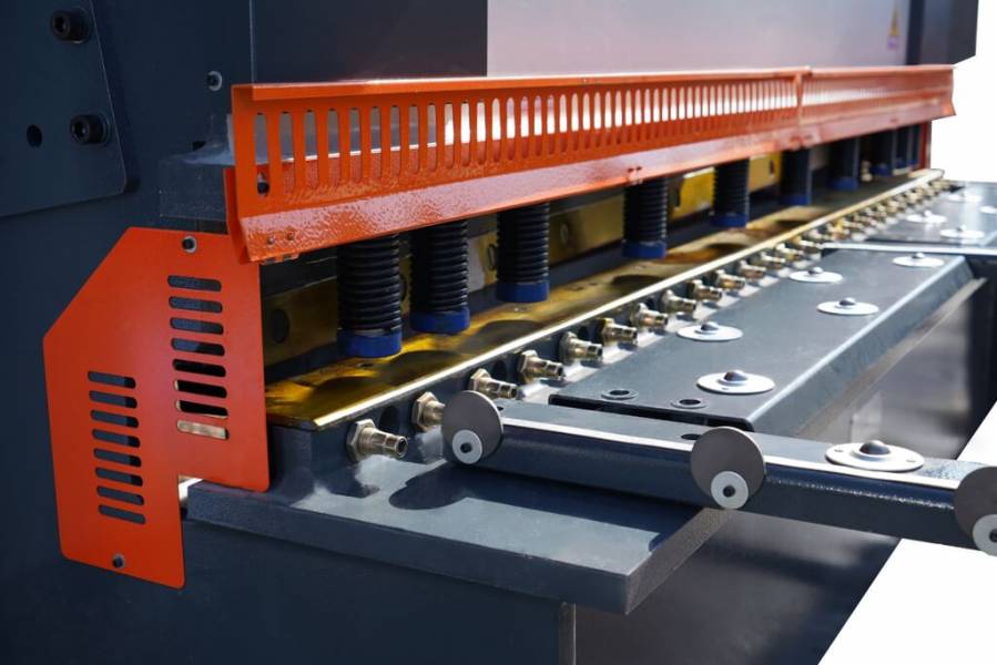 Гидравлические, Metal Master Гидравлическая гильотина HCJ 2060 E