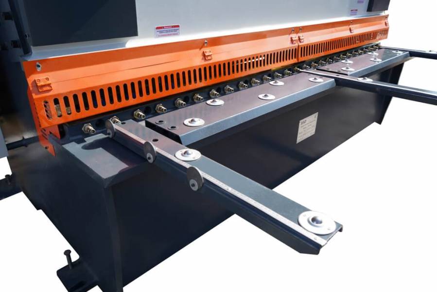 Гидравлические, Metal Master Гидравлическая гильотина HCJ 2560 E