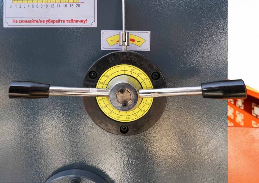 Гидравлические,  Гидравлическая гильотина MetalMaster HCJ 2540 E