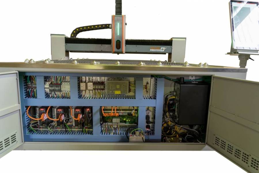 Лазерная резка,  Оптоволоконный лазер MetalMaster MLF-3015R 1500W