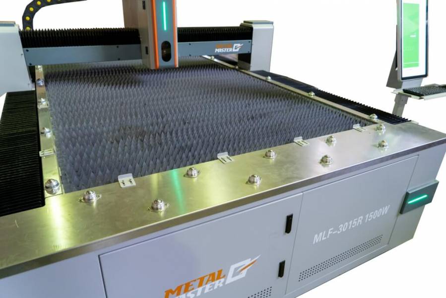 Лазерная резка,  Оптоволоконный лазер MetalMaster MLF-3015R 1500W