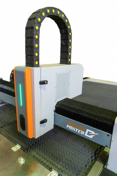 Лазерная резка,  Оптоволоконный лазер MetalMaster MLF-3015R 1500W