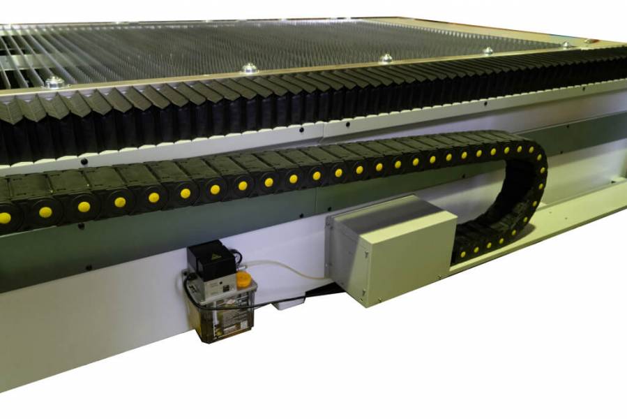Лазерная резка,  Оптоволоконный лазер MetalMaster MLF-3015R 1500W