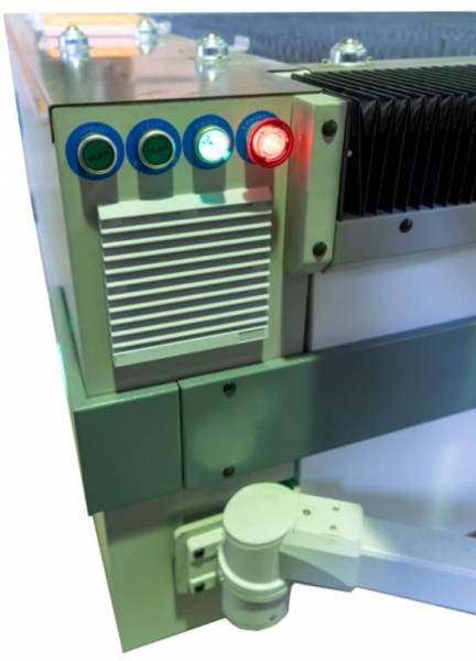 Лазерная резка,  Оптоволоконный лазер MetalMaster MLF-3015R 1500W