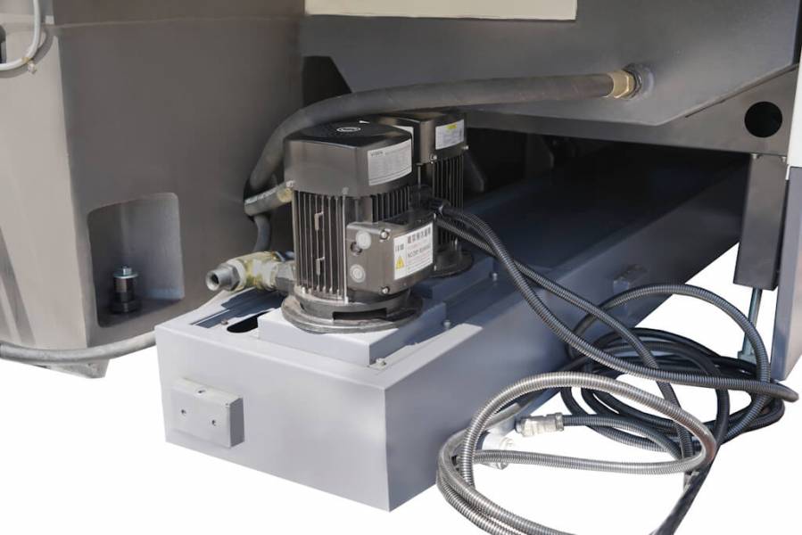 С ЧПУ,  Фрезерный станок с ЧПУ MILLMASTER VMM-855S