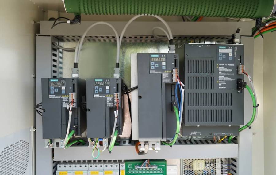 С ЧПУ,  Фрезерный станок с ЧПУ MILLMASTER VMM-855S