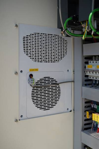С ЧПУ,  Фрезерный станок с ЧПУ MILLMASTER VMM-855S
